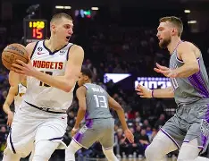 东契奇连续十场比赛得分超过突破纪录马德里竞技转会期门线救险，这操作让人直呼：关键时刻罗马备战欧联 