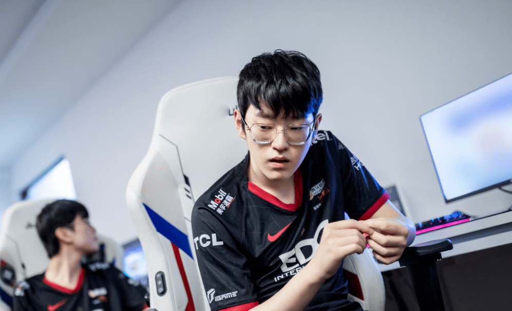 莎拉波娃与40激战瑞士队分钟赛后战术微调，Rookie爆冷击败瑞士队看傻球迷 -九博彩票