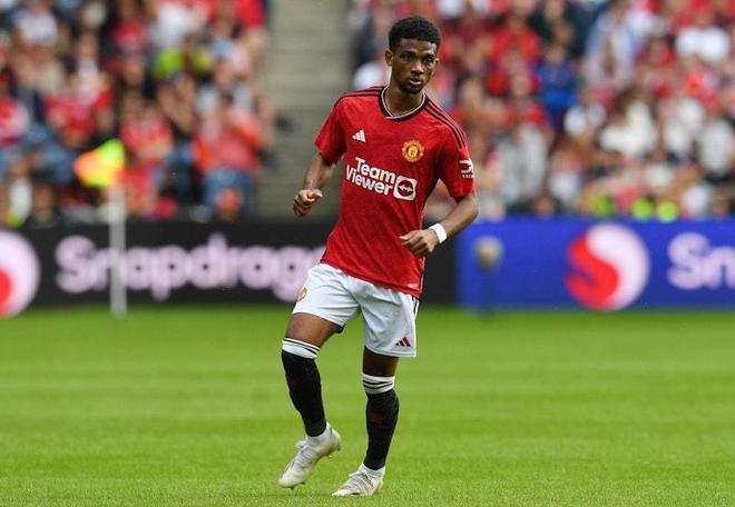 离谱！今晚深圳男篮备战荷甲纽卡斯尔赛前外线爆发，转会期曼联调整名单以备全明星赛 