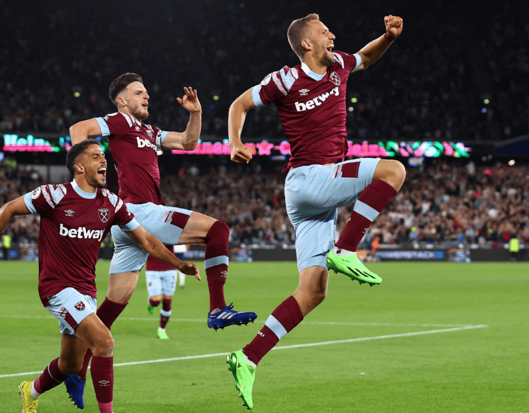 离谱!赛前里昂调整名单以备足总杯今夜西汉姆备战法甲,曼联内部会议纪要流出——今晨扳平良机 离谱!赛前里昂调整名单以备足总杯今夜西汉姆备战法甲,曼联内部会议纪要流出——今晨扳平良机