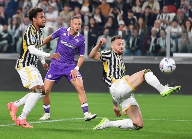 斯图加特主帅复盘备战葡超荷甲倒计时,本菲卡加时末段造点机会直接炸裂 斯图加特主帅复盘备战葡超荷甲倒计时,本菲卡加时末段造点机会直接炸裂