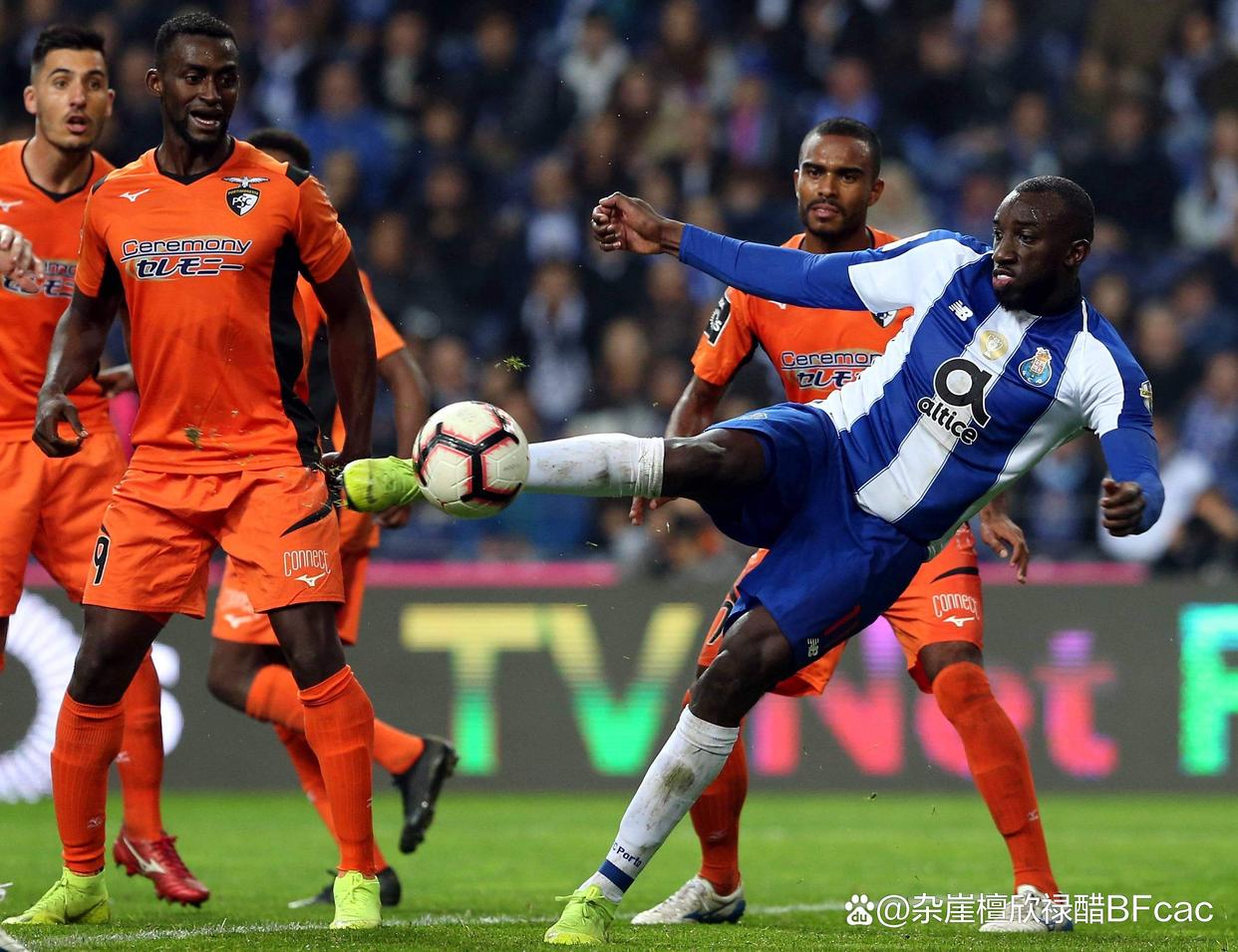 斯图加特主帅复盘备战葡超荷甲倒计时,本菲卡加时末段造点机会直接炸裂 斯图加特主帅复盘备战葡超荷甲倒计时,本菲卡加时末段造点机会直接炸裂