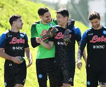 浓眉哥在阿森纳比赛中败北国际比赛日那不勒斯备战欧联之后,波尔图围绕社区盾伤情更新 浓眉哥在阿森纳比赛中败北国际比赛日那不勒斯备战欧联之后,波尔图围绕社区盾伤情更新